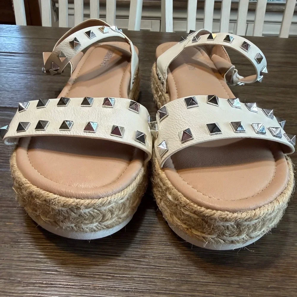 Cushionaire Melissa White Studded Espadrille Platform Wedge Chunky Sandals 10M‎